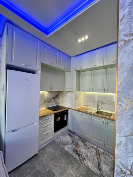 Tirane, jepet me qera apartament 1+1 Kati 8, 500 € 