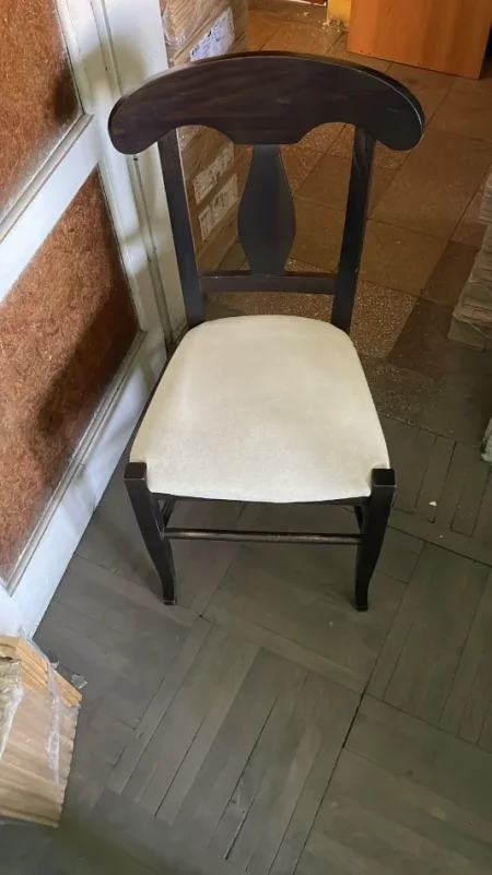 Tirane, shes SHES KARRIKE DHE TAVOLINA 250 €