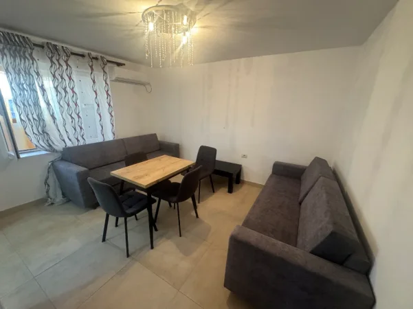 Tirane, shes apartament 1+1+Ballkon Kati 1, 60 m² 115.000 € (Rr. Odise Grillo, përballë maternitetit të ri)
