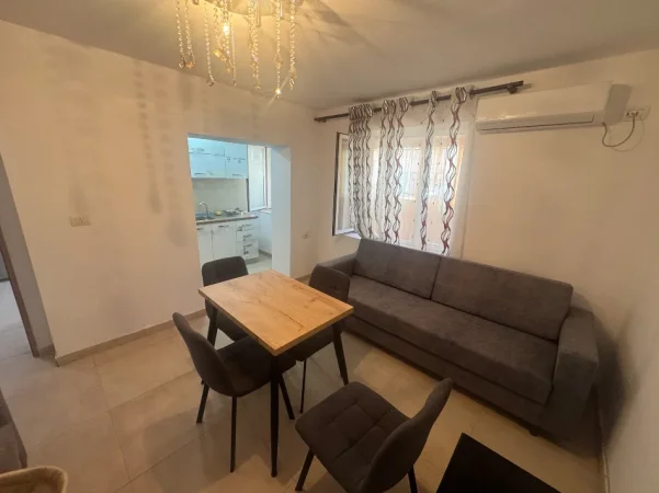 Tirane, shes apartament 1+1+Ballkon Kati 1, 60 m² 115.000 € (Rr. Odise Grillo, përballë maternitetit të ri)