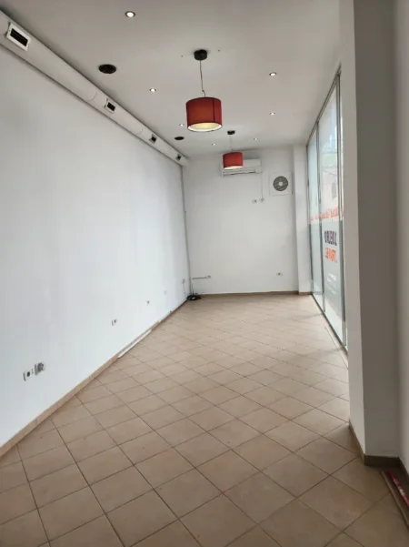 DYQAN me Qira: 📍 Bulevardi i ri fiks te Ministria e Drejtësisë - ose Zëri Popullit Tiranë - Kt.1 - 55 m2 - 590€/Muaj NETO 🔥