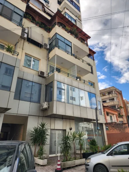 DYQAN me Qira: 📍 Bulevardi i ri fiks te Ministria e Drejtësisë - ose Zëri Popullit Tiranë - Kt.1 - 55 m2 - 590€/Muaj NETO 🔥