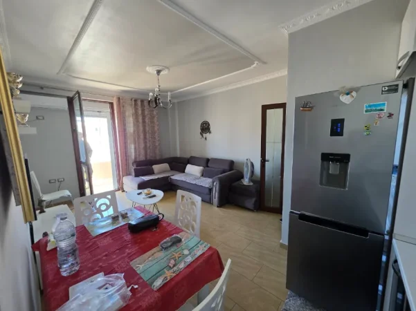Vlore - Lungomare, jepet me qera apartament 2+1 Kati 8, 120 m² 550 € (Lungomare, pas Bar Hannover, Vlore)