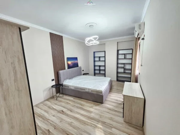 Tirane, jepet me qera apartament 2+1 Kati 5, 105 m² 730 € (KODRA E DIELLIT)