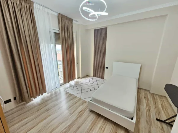 Tirane, jepet me qera apartament 2+1 Kati 5, 105 m² 730 € (KODRA E DIELLIT)