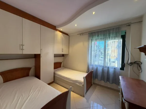 Tirane, jepet me qera apartament 2+1 Kati 1, 105 m² 450 € (Kodra e Diellit.)