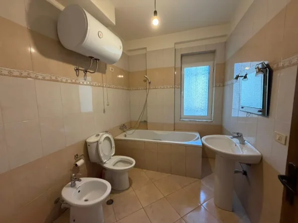 Tirane, jepet me qera apartament 2+1 Kati 1, 105 m² 450 € (Kodra e Diellit.)