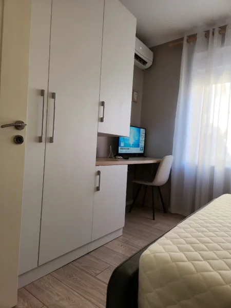 Tirane, jepet me qera apartament 1+1+Ballkon Kati 2, 70 m² 680 € (21 dhjetori)