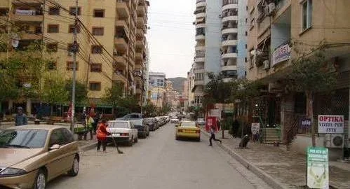 Tirane, jepet me qera apartament 1+1 Kati 8, 60 m² 500 € (Rruga Medar Shtylla)