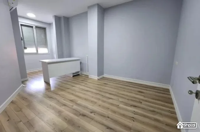 🤩Shitet: 2+1+2🚾 & Ballkon Gjigand 📍( M. Shyri - Mulliri Vjetër/Rr. Islam Alla) 400m nga Sheshi Skëndërbe 122m² Çmimi 297.000€ ✨