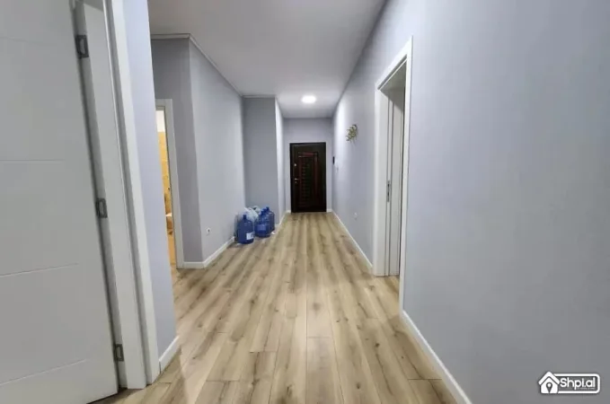🤩Shitet: 2+1+2🚾 & Ballkon Gjigand 📍( M. Shyri - Mulliri Vjetër/Rr. Islam Alla) 400m nga Sheshi Skëndërbe 122m² Çmimi 297.000€ ✨