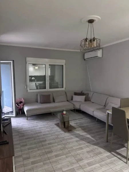 Tirane, jepet me qera apartament 2+1+Ballkon Kati 5, 99 m² 670 € (Astir, te Artisti)