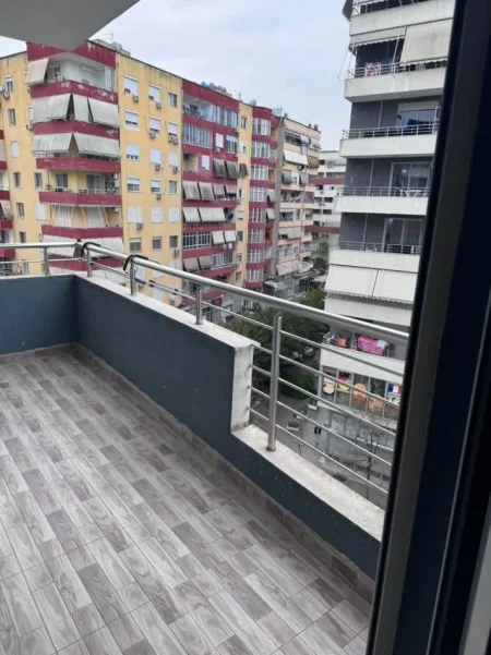 Tirane, jepet me qera apartament 2+1+Ballkon Kati 5, 99 m² 670 € (Astir, te Artisti)