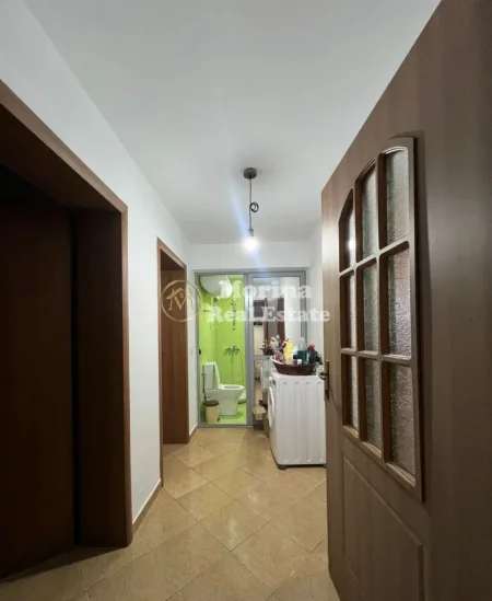 Tirane, jepet me qera apartament 2+1 Kati 1, 120 m² 550 € (Materniteti i Ri)
