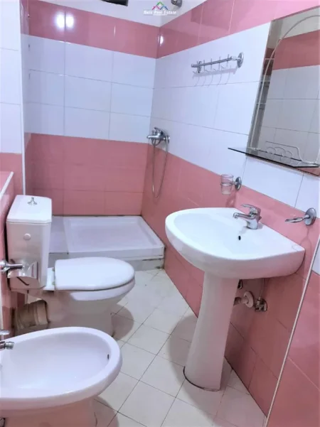 Tirane, shes apartament 1+1+Ballkon Kati 4, 66 m² 126.000 € (5 maji)