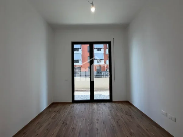 Tirane, jepet me qera apartament 2+1 Kati 1, 98 m² 700 € (TEK KOMPLEKSI “DELIJORGJI”)