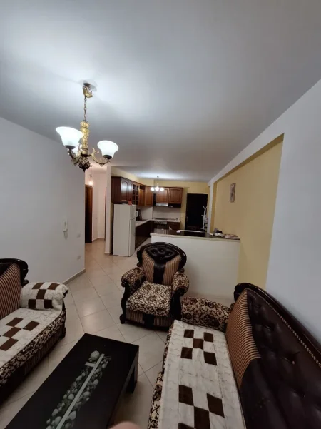 Tirane, jepet me qera apartament 2+1+Ballkon Kati 3, 85 m² 400 € (Rruga Mikel Maruli)