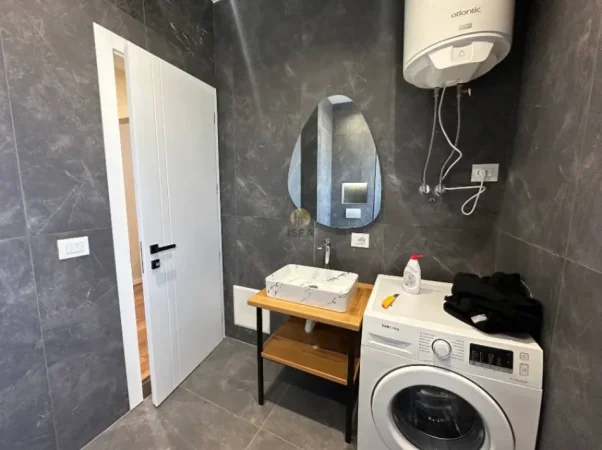 Tirane, jepet me qera apartament 1+1+Ballkon Kati 7, 70 m² 630 € 