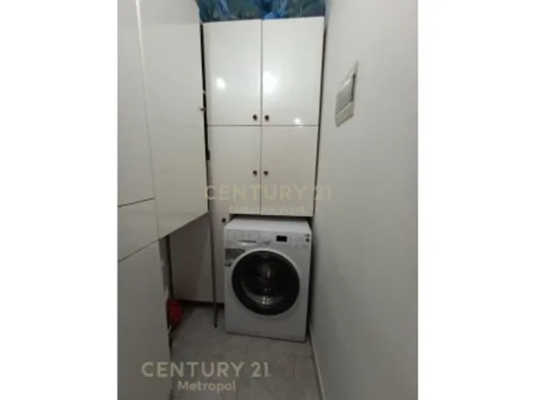 Tirane, jepet me qera apartament 3+1 Kati 2, 121 m² 600 € (Rruga Mine Peza)