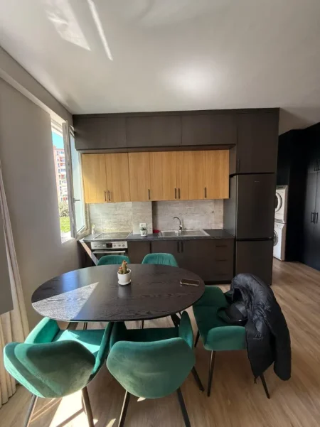 Tirane, jepet me qera apartament 1+1 Kati 2, 55 m² 90.000 € (Yzberisht)