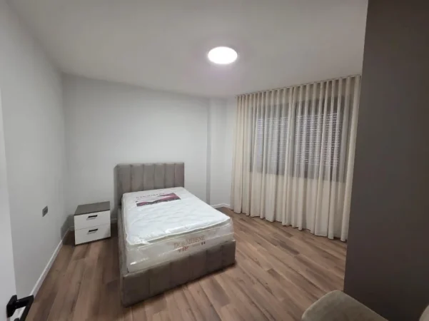 Tirane, jepet me qera apartament 2+1 Kati 3, 100 m² 1.000 € 