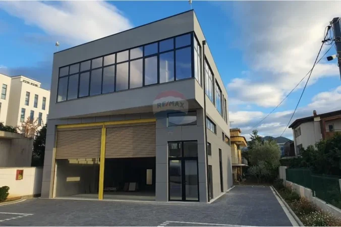 Tirane, jepet me qera , 780 m² (Teg)