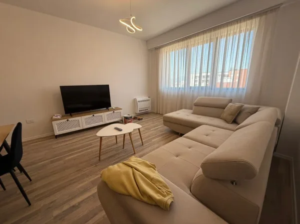 Tirane, jepet me qera apartament 1+1 Kati 6, 