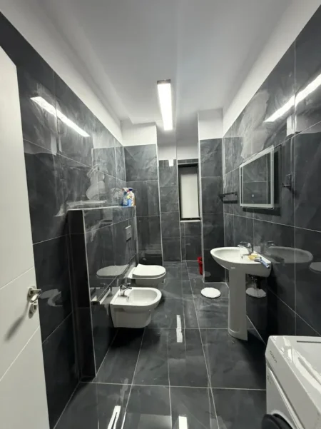 Tirane, jepet me qera apartament 1+1 Kati 6, 
