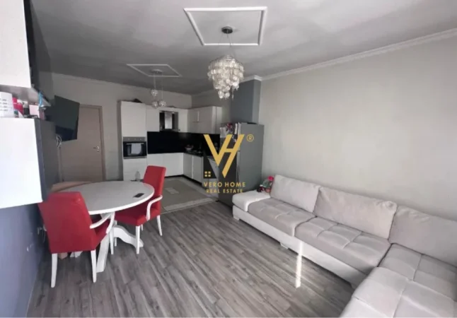 Tirane, jepet me qera apartament 1+1+Ballkon Kati 8, 70 m² 450 € (ASTIR)