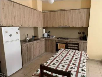 Tirane, jepet me qera apartament 2+1 Kati 4, 96 m² 550 € (Liqeni i thate)