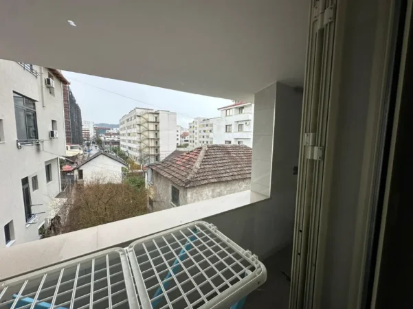 Shqiperi, jepet me qera apartament 2+1+Ballkon Kati 3, 80 m² 630 € (Rruga Prenke Jakova)