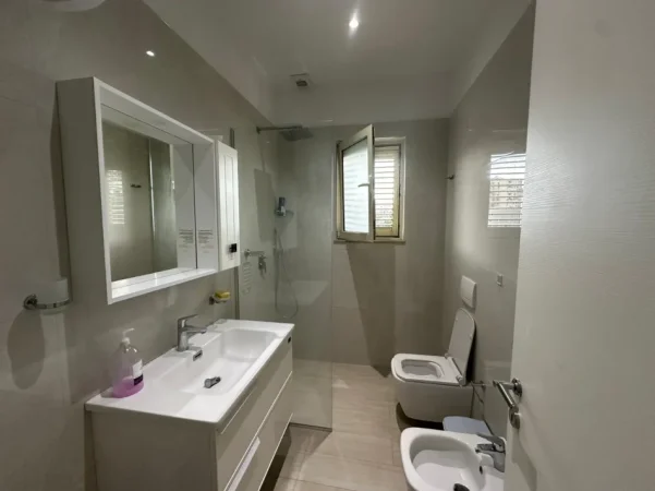 Shqiperi, jepet me qera apartament 2+1+Ballkon Kati 3, 80 m² 630 € (Rruga Prenke Jakova)