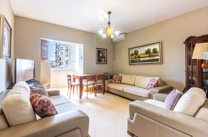 🌟 Shitet : 2+1 në Zemër të Tiranës (📍Sheshi Skëndërbe – Rr. Fortuzi ) 74m² NETO, 🔥179,000€ 🔥 Kati 4 Planimetri Perfekte --