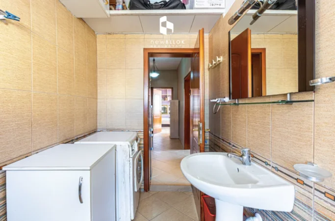🌟 Shitet : 2+1 në Zemër të Tiranës (📍Sheshi Skëndërbe – Rr. Fortuzi ) 74m² NETO, 🔥179,000€ 🔥 Kati 4 Planimetri Perfekte --