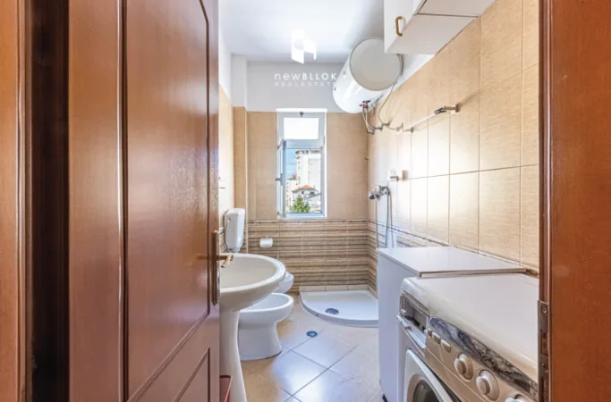 🌟 Shitet : 2+1 në Zemër të Tiranës (📍Sheshi Skëndërbe – Rr. Fortuzi ) 74m² NETO, 🔥179,000€ 🔥 Kati 4 Planimetri Perfekte --