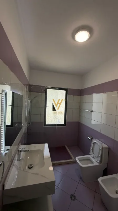 Tirane, jepet me qera apartament 2+1+Ballkon Kati 5, 100 m² 570 € (ASTIR)