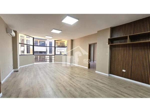 Tirane, jepet me qera zyre Kati 6, 126 m² 1.300 € (NË RRUGËN E “KOSOVARËVE”)