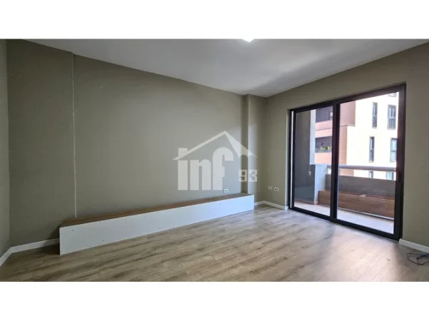Tirane, jepet me qera zyre Kati 6, 126 m² 1.300 € (NË RRUGËN E “KOSOVARËVE”)