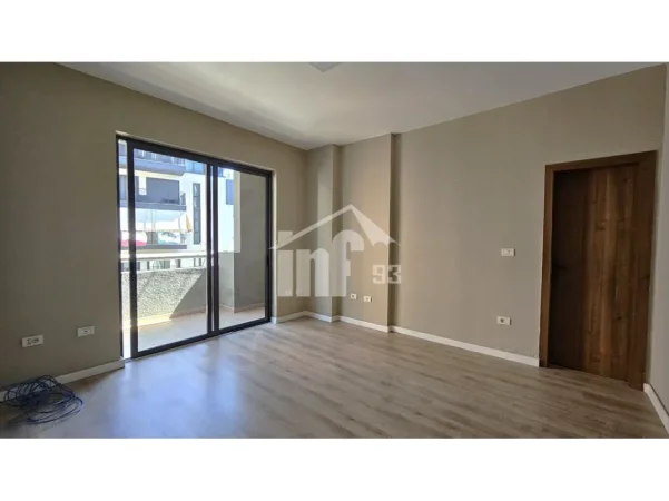 Tirane, jepet me qera zyre Kati 6, 126 m² 1.300 € (NË RRUGËN E “KOSOVARËVE”)