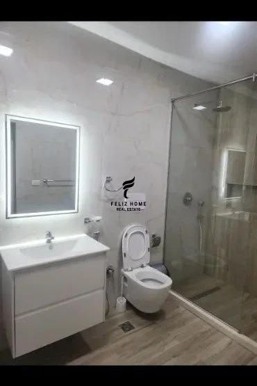 Tirane, jepet me qera apartament 1+1 , 65 m² 650 € (MYSLYM SHYRI)