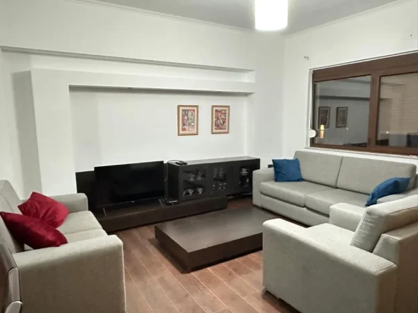 Tirane, jepet me qera apartament 2+1+Aneks+Ballkon Kati 7, 102 m² (Rr e Elbasanit)