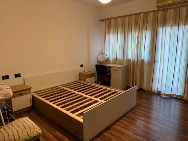 Tirane, jepet me qera apartament 2+1+Aneks+Ballkon Kati 7, 102 m² (Rr e Elbasanit)