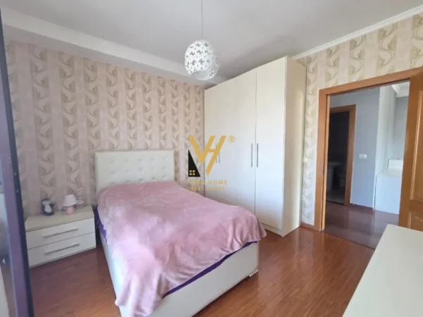 Tirane, shitet apartament 3+1+Ballkon Kati 8, 155 m² 65.000 € (BLLOK)
