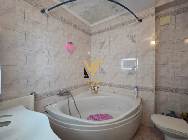 Tirane, shitet apartament 3+1+Ballkon Kati 8, 155 m² 65.000 € (BLLOK)