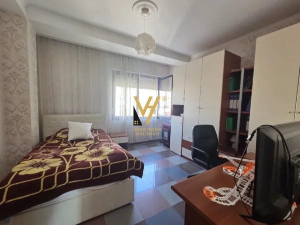 Tirane, shitet apartament 3+1+Ballkon Kati 8, 155 m² 65.000 € (BLLOK)