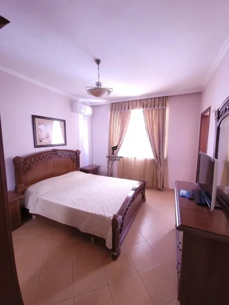 Tirane, jepet me qera apartament 2+1 Kati 8, 125 m² 800 € (ISH EKSPOZITA)