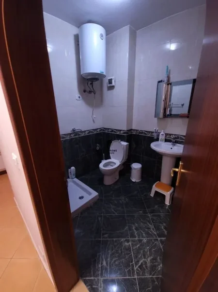 Tirane, jepet me qera apartament 2+1 Kati 8, 125 m² 800 € (ISH EKSPOZITA)