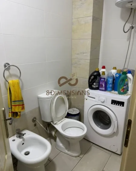 Tirane, jepet me qera apartament 2+1+Ballkon Kati 5, 96 m² 550 € (liqeni i thate)