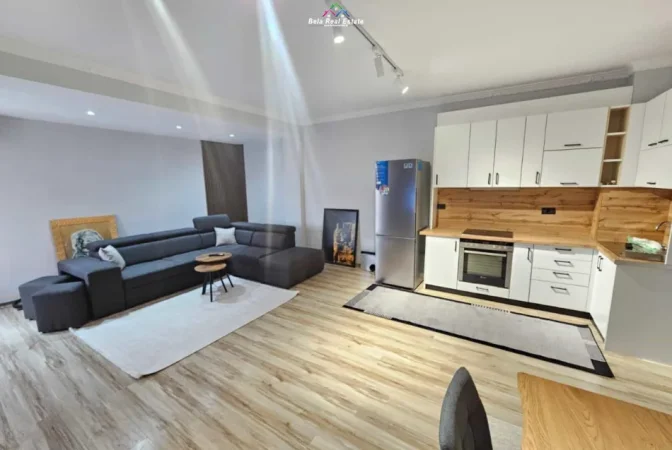 Tirane, jepet me qera apartament 2+1 Kati 5, 105 m² 630 € (Rruga Bill Klinton)