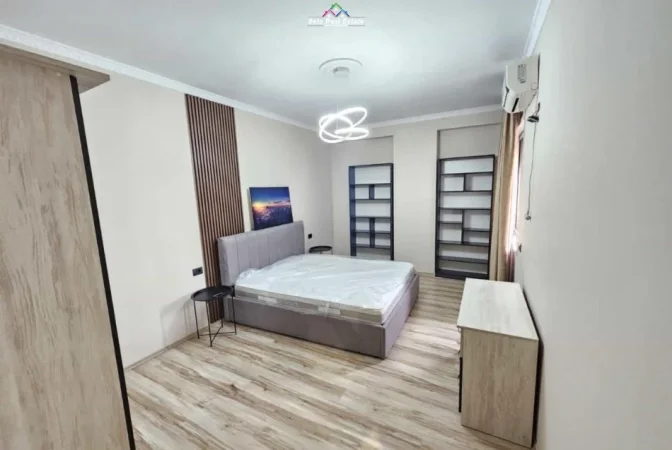Tirane, jepet me qera apartament 2+1 Kati 5, 105 m² 630 € (Rruga Bill Klinton)